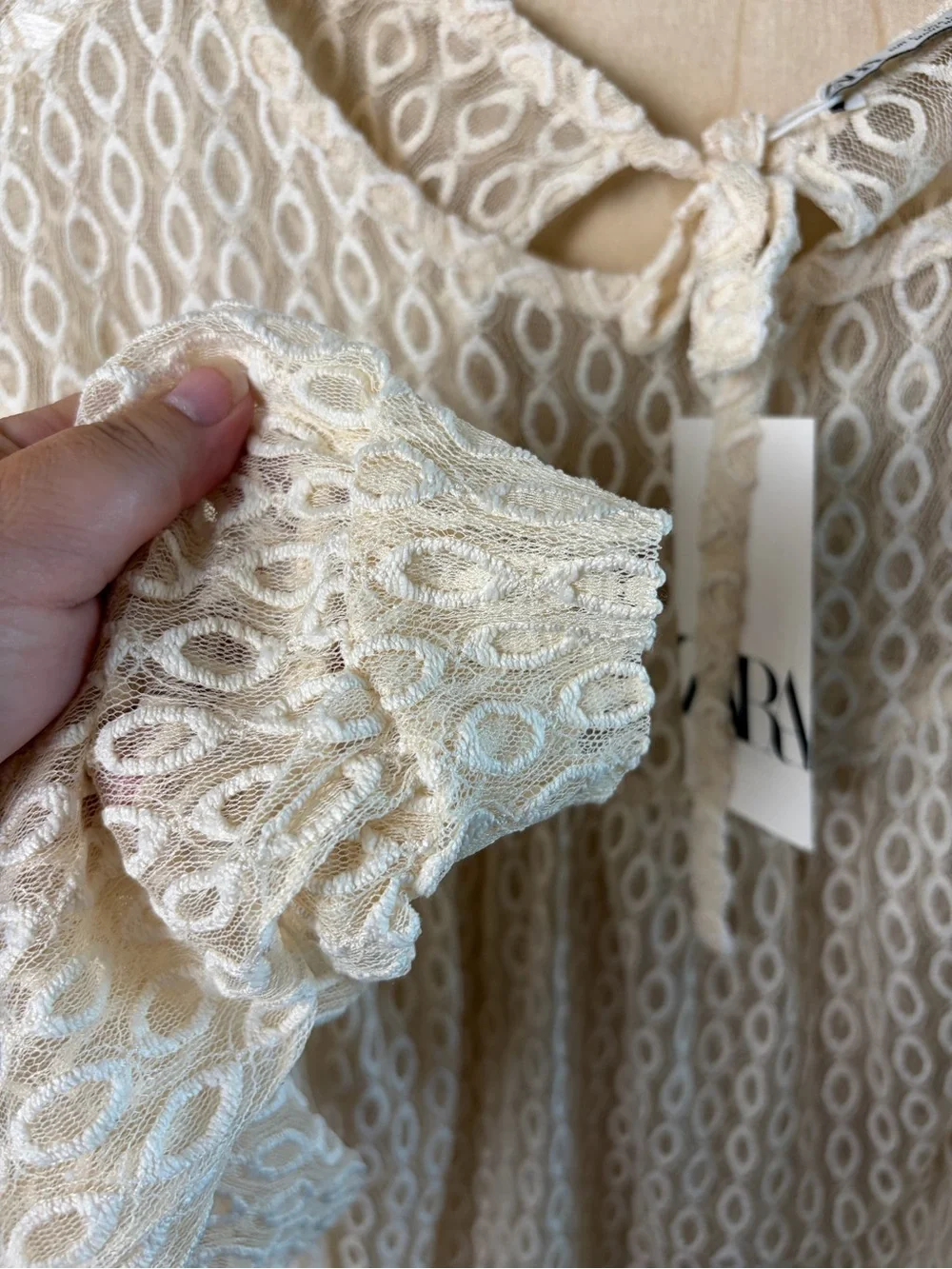 Zara Ivory Lace Long Sleeve Blouse – Size Large – NWT